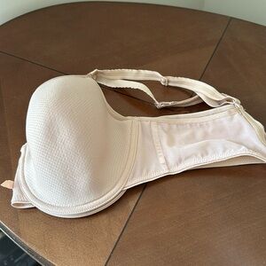 Chantelle beige bra in excellent condition